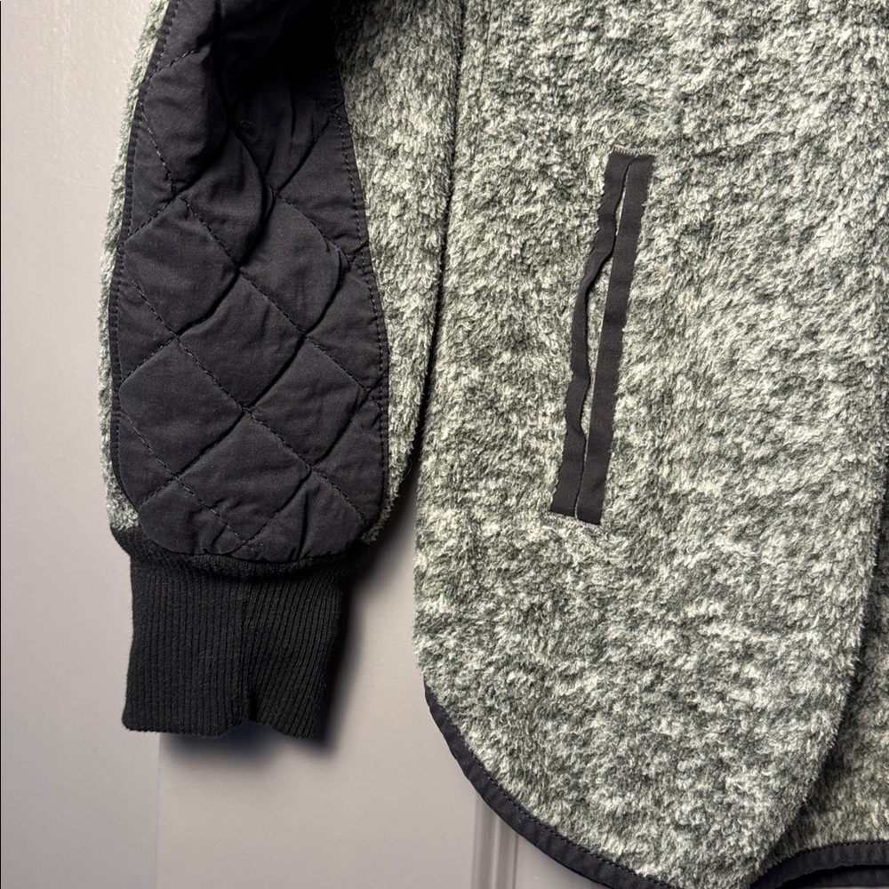 Abercrombie & Fitch Gray Quilted Fleece Pullover - Picture 7 of 8